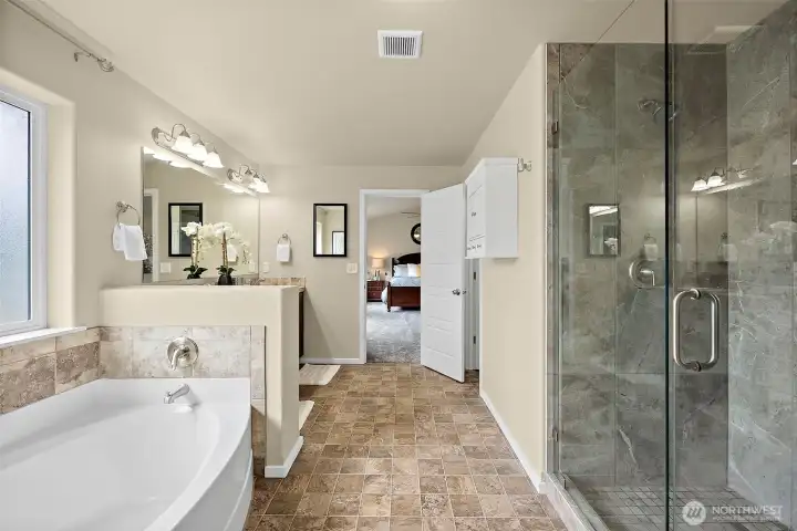 5 Piece Primary Bath!