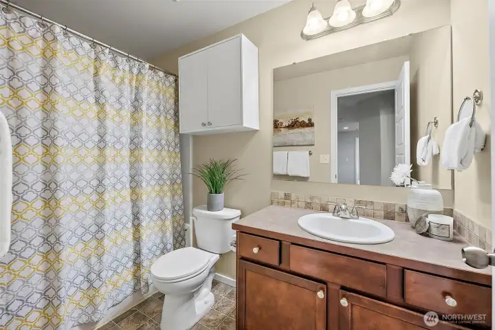 Full Guest Bath!
