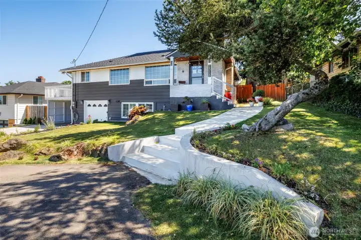 Sits up from the street for Views, Awesome sunset & sunrise views!