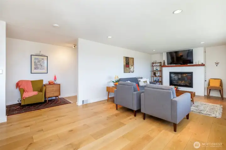 Great open hallway to bedrooms and lower level