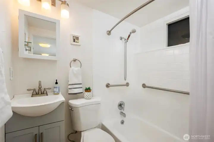 Ensuite primary full bath lower level-updated