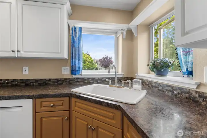 Love these corner windows!