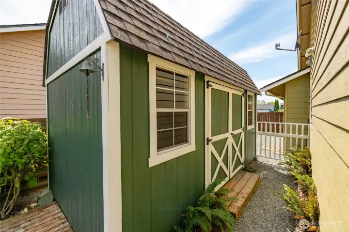 16 x 8 ft shed and a side yard or dog run if you wish.