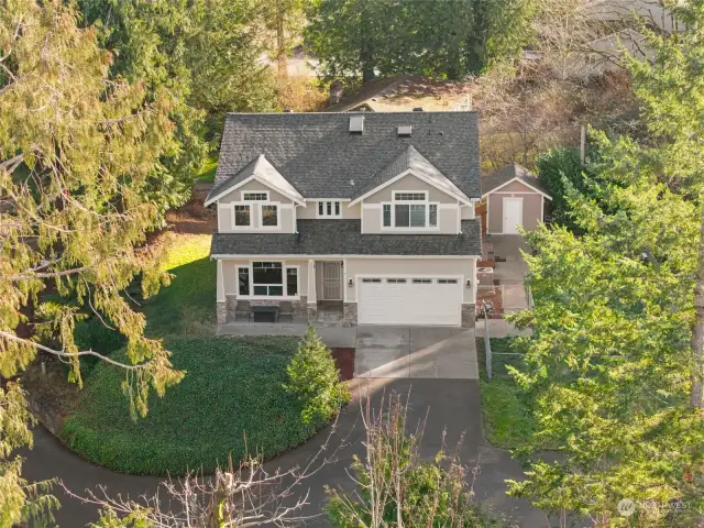 Beautiful well maintained craftsman home located in the desirable Manchester neighborhood, just a short jaunt from the waterfront.