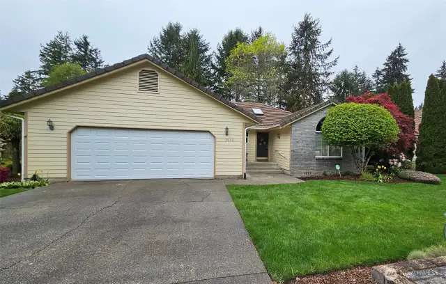 Welcome to 3840 Cortez Loop SW, Tumwater—in the Black Lake Park neighborhood