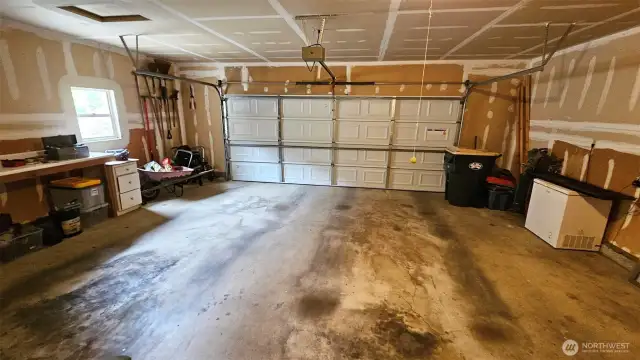 Attached 2-car garage with opener, 540 sq ft