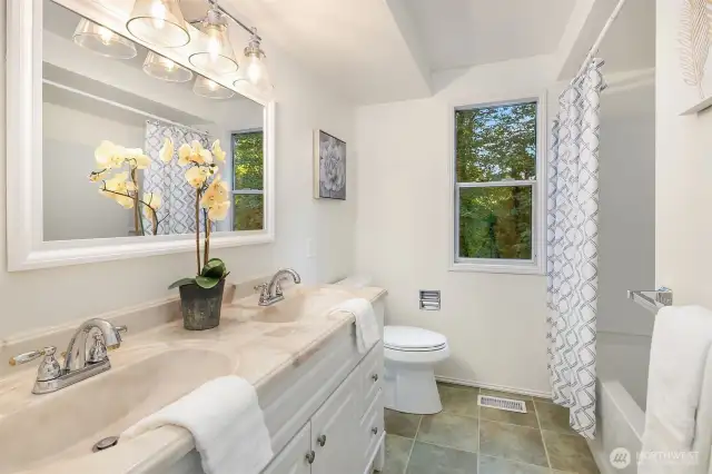 Upstairs hallway full bathroom.