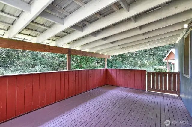 Covered deck of kitchen and living room