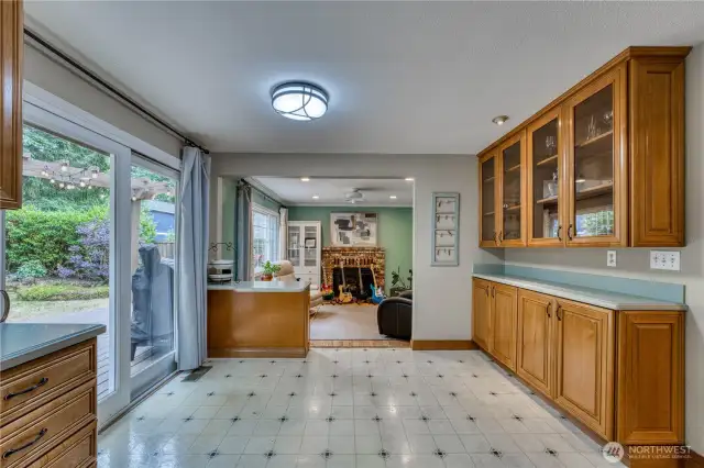 Kitchen eating area