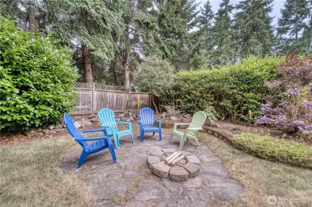 Backyard fire pit