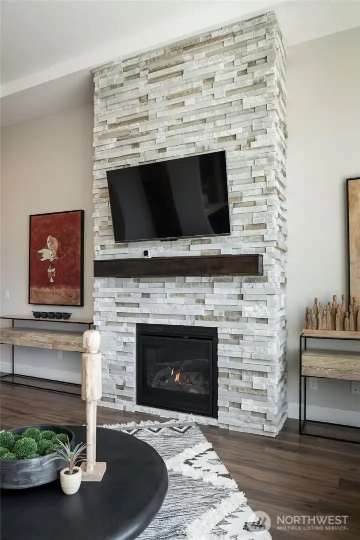 pictures are for marketing purposes only. Show options and upgrades not included.