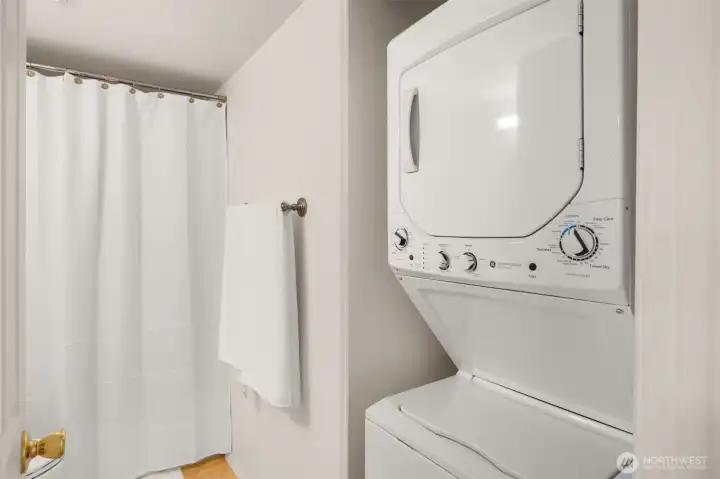 Washer/dryer located in hallway bathroom