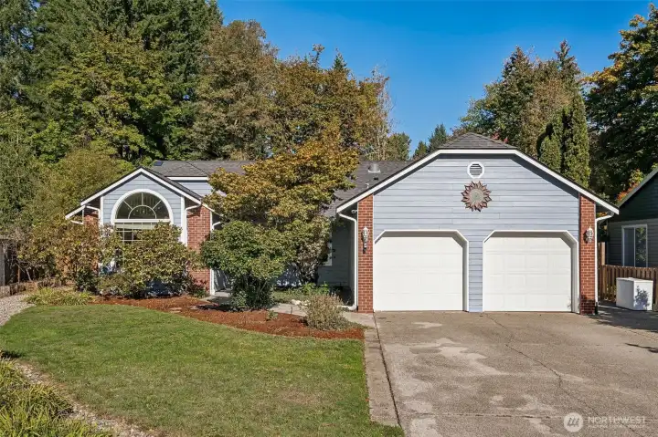Lovely rambler in close in West Olympia on a cul-de-sac