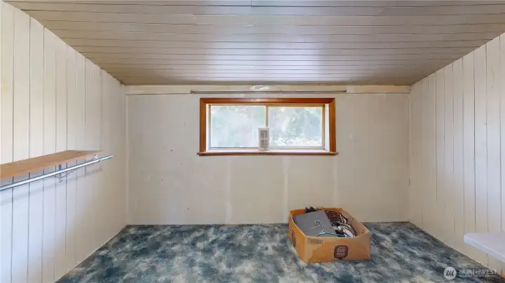 Upstairs bedroom.