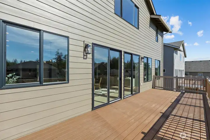 Expansive deck