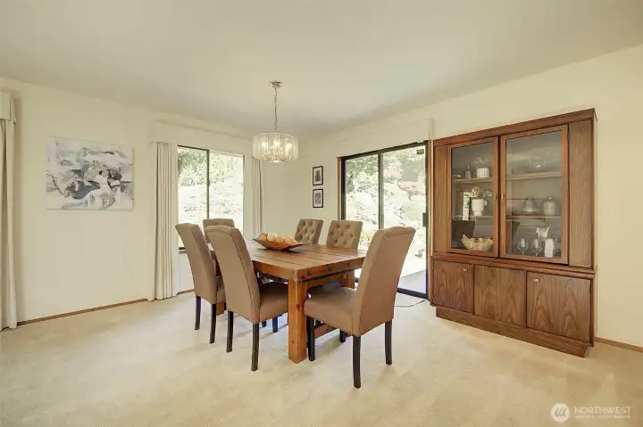 Dining room.