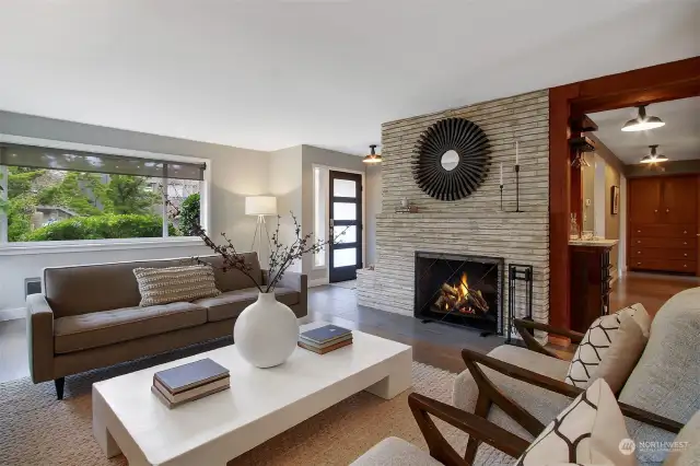 Welcoming, open main floor with oak hardwood floors.