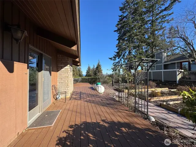 Dining Area Deck Access