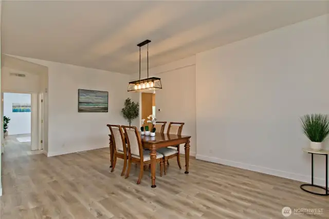 Extra Spacious Dining Room