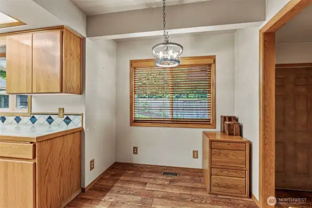 Breakfast nook w/new fixture.