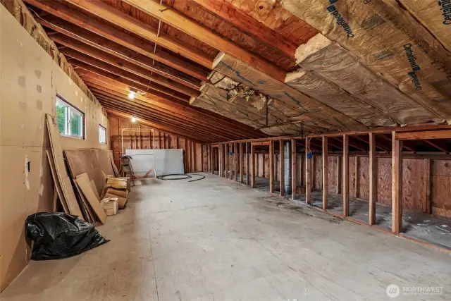 Loft storage/bonus space above the shop.
