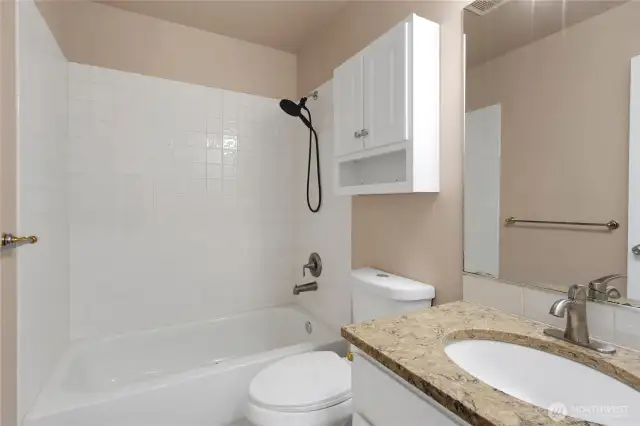 Beautiful secondary bathroom