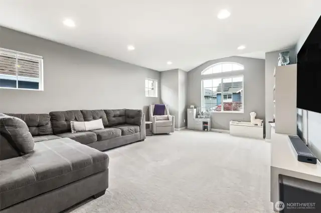 Spacious bonus room