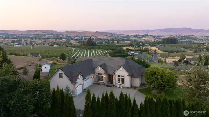 Masterful Living! Room to Roam on 2.51 Acres