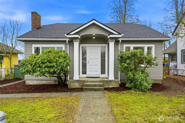 Welcome to this move-in ready Downtown Marysville charming home!
