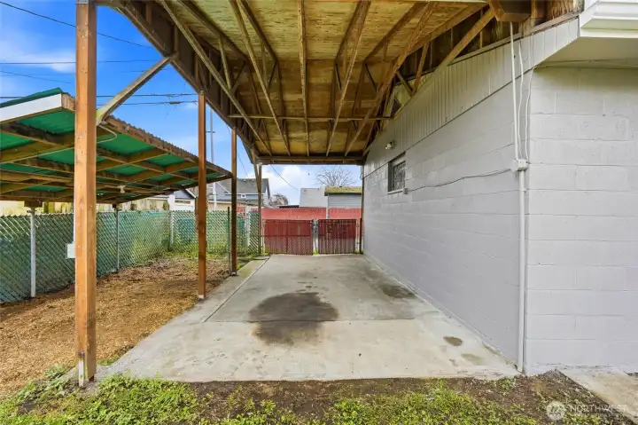 Plus a covered carport for RV/boat parking.