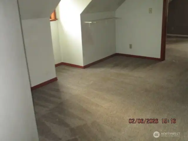 Open area between bedrooms