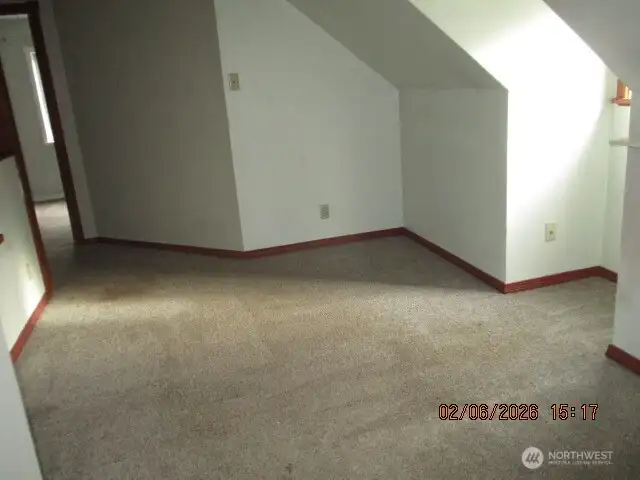 Open area between bedrooms