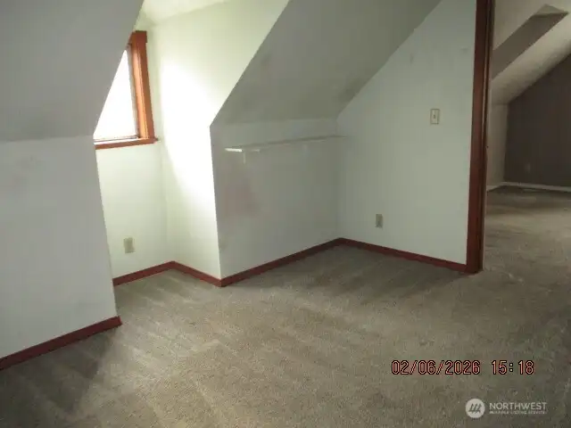 Open area between bedrooms