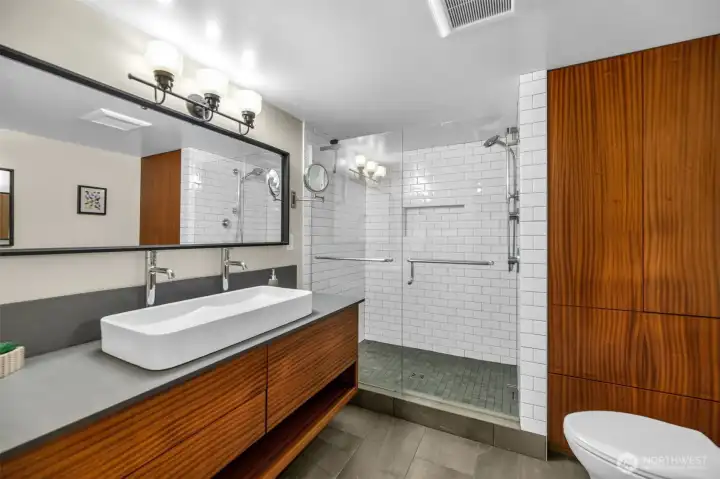 Ensuite 3/4 bath with custom cabinets