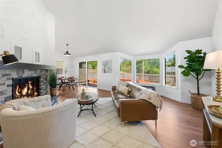 Large windows allow a lot of light into the living space. Large windows allow a lot of light into the living space.