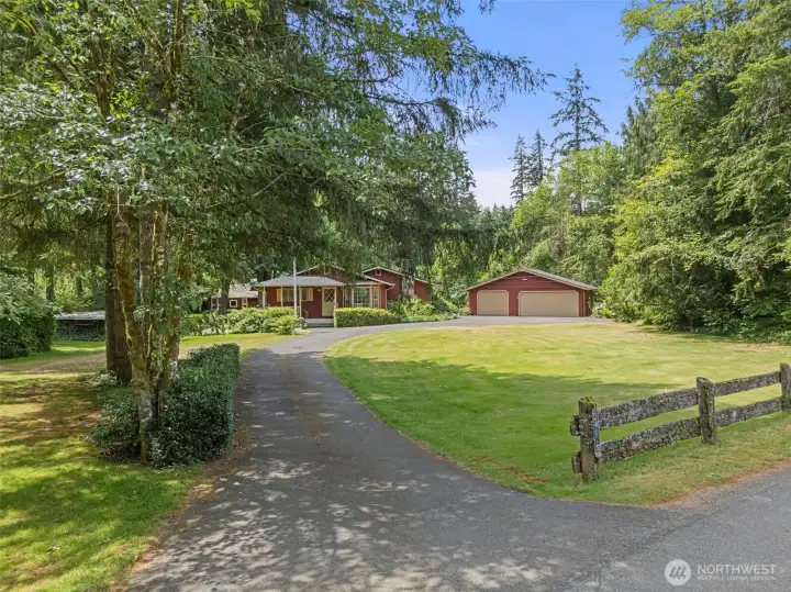 Such the perfect view upon entry, sweet split-rail fence, large green yard area
