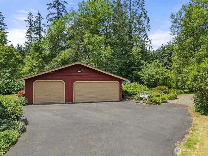 Detached 3-car garage