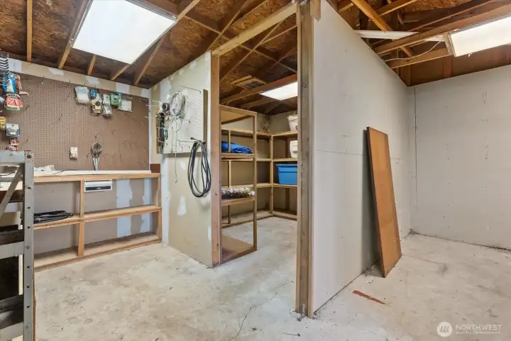 Detached Workshop with Electricity