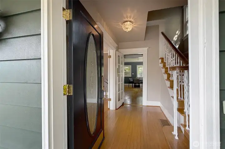 Enter into your welcoming entrance.