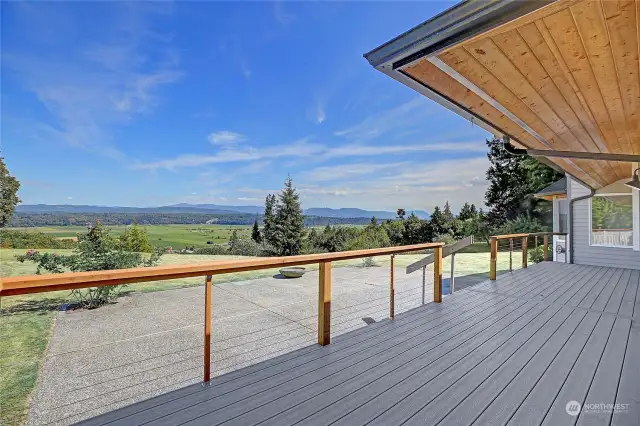 Unobstructed Mountain and valley views.