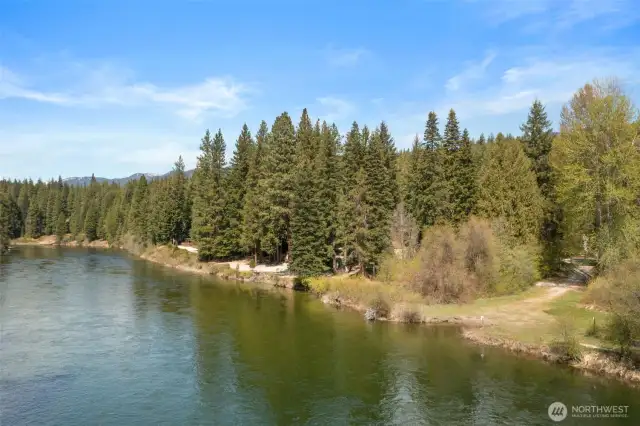 Gated Wenatchee Riverfront Community Access