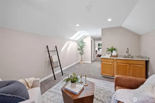 Wetbar in bonus living room upstairs