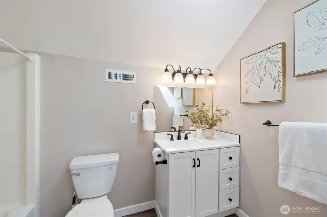 Upstairs full bathroom