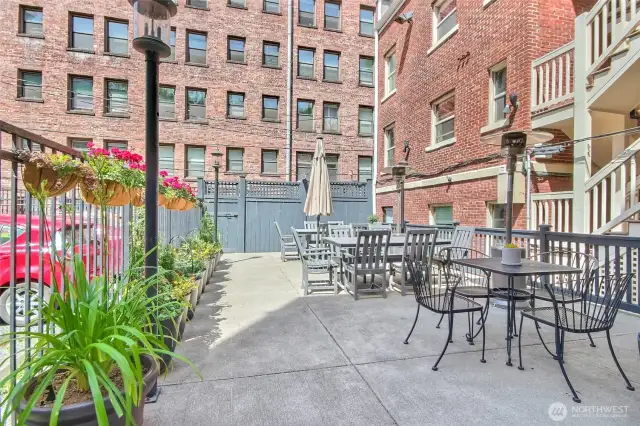 Community courtyard with tables & BBQ
