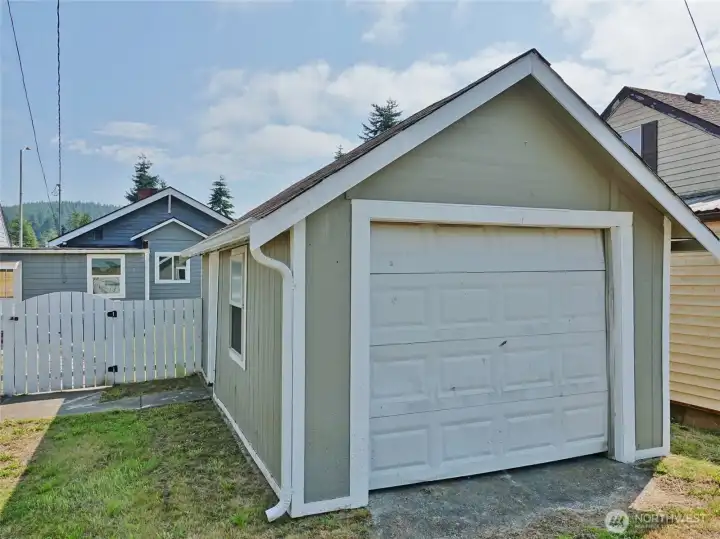 1-car Detached Garage.