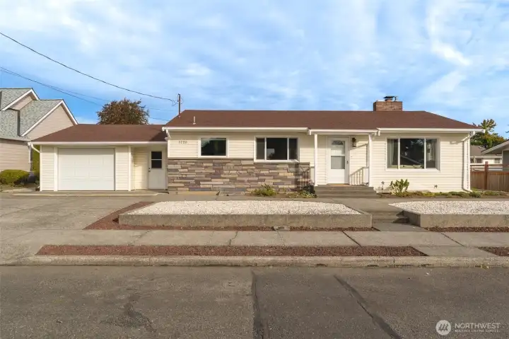Welcome to 1720 E Street, Lynden.