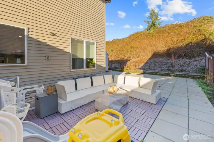 Outdoor Patio great for a fire pit.