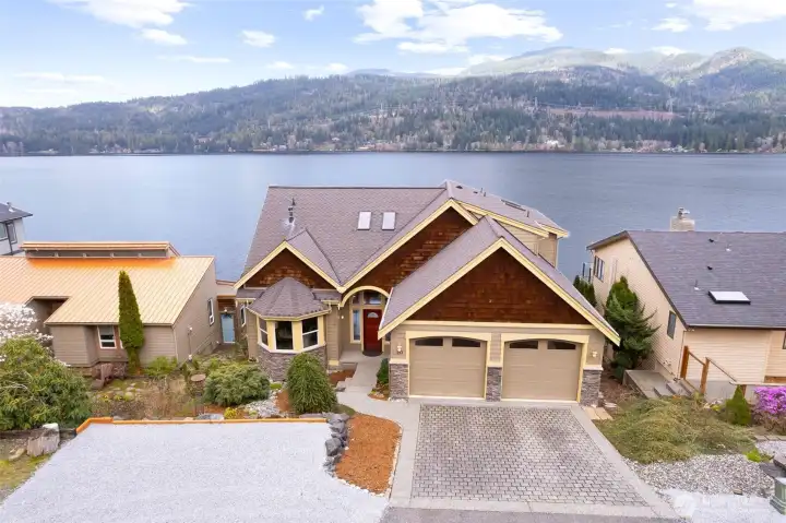 The lakefront home you have been waiting for.