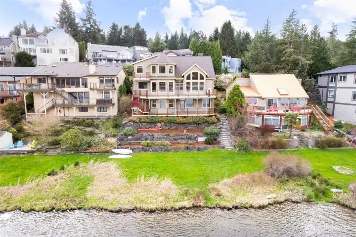 Luxury lakeside living doesn't get much closer.