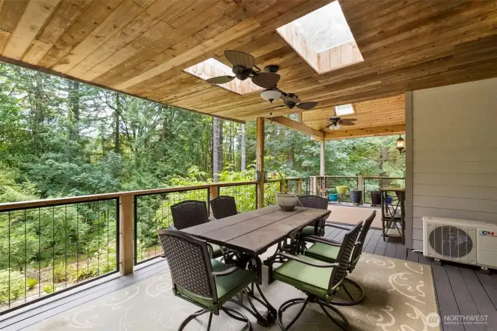 Huge Back Deck!